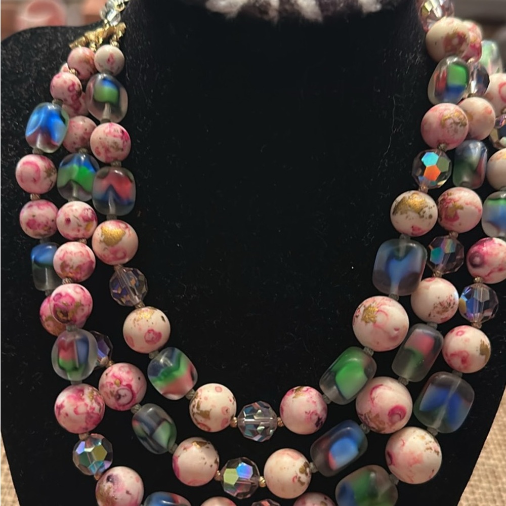 Elegant Multicolor Beaded Necklace